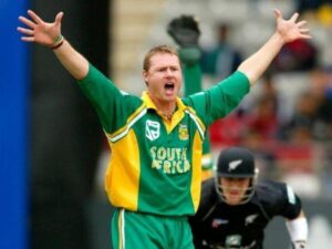 Lance klusener helping south africa to reach the semi final of 1999 cricket world cup